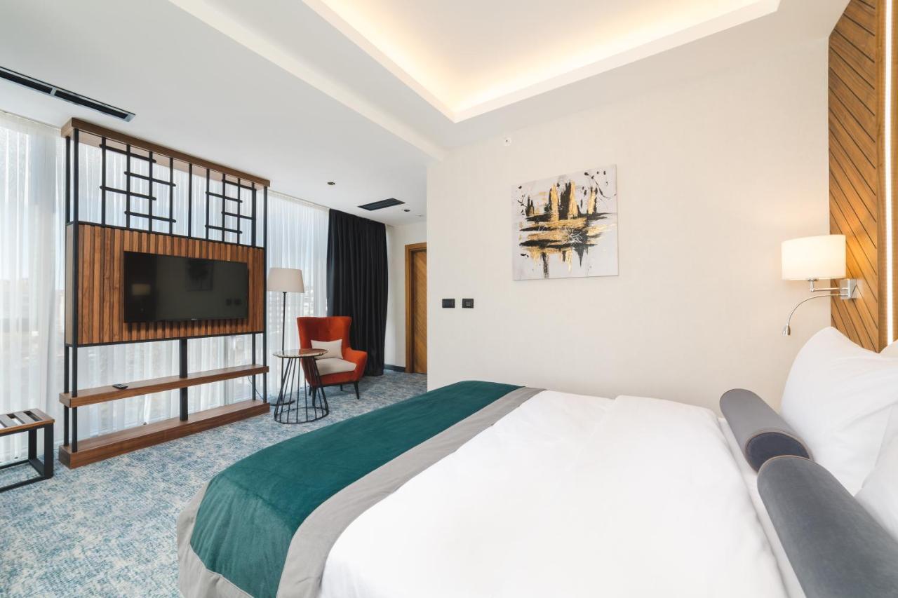 Bristol Hotel Подгорица Екстериор снимка