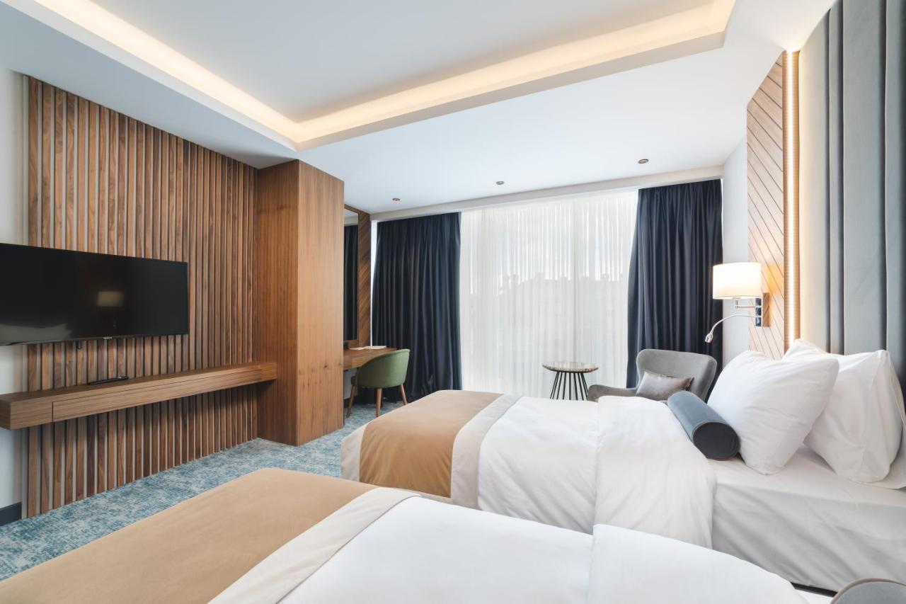 Bristol Hotel Подгорица Екстериор снимка
