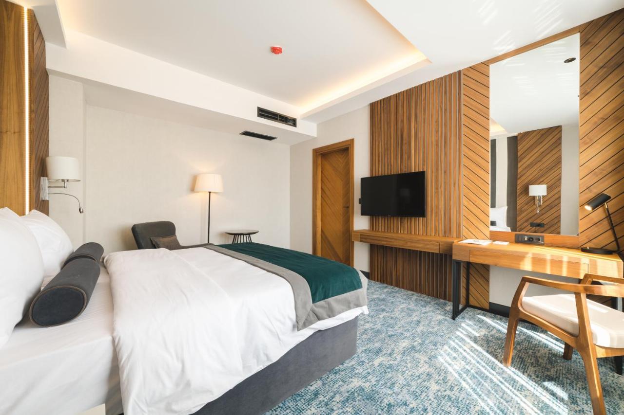 Bristol Hotel Подгорица Екстериор снимка